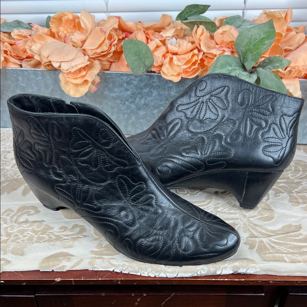 Pikolinos Lillie Embroidered Leather Booties, Size 41